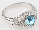Кольцо "Анжела" с кристаллом Swarovski голубого цвета, окруженным прозрачными кристаллами